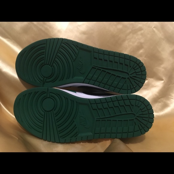 Jordan 1 Low Pine Green Size 13 W 11.5 M - Picture 5 of 5